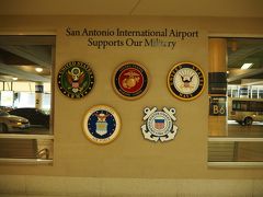 サンアントニオ空港へ到着しました。

今回なぜサンアントニオを選んだかと言うと、数年前Daが出張でサンアントニオを訪れ良い雰囲気の街並と絶賛していました。
それを聞いてから機会があれば行ってみたいと思っていました。