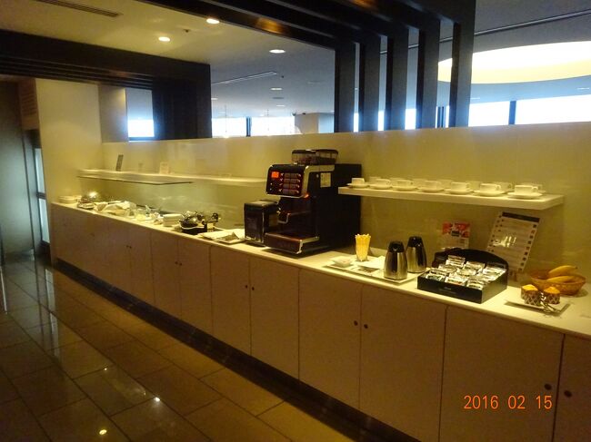 ラウンジ内のドリンクコーナー