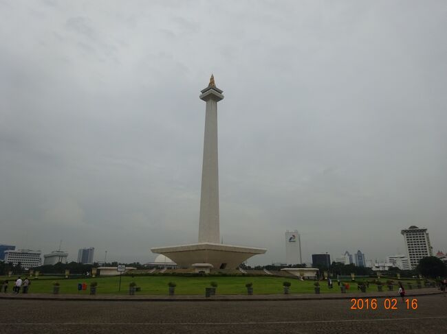 ジャカルタ市内に有ります一番高い塔です　モナス（独立記念塔）