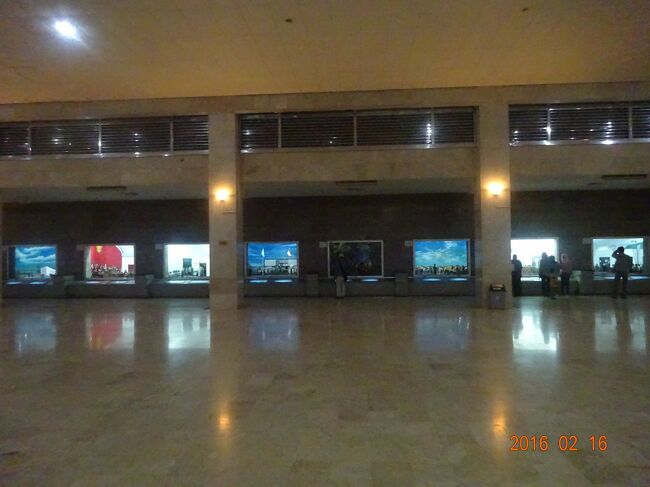 モナスの中は広い空間が続いています