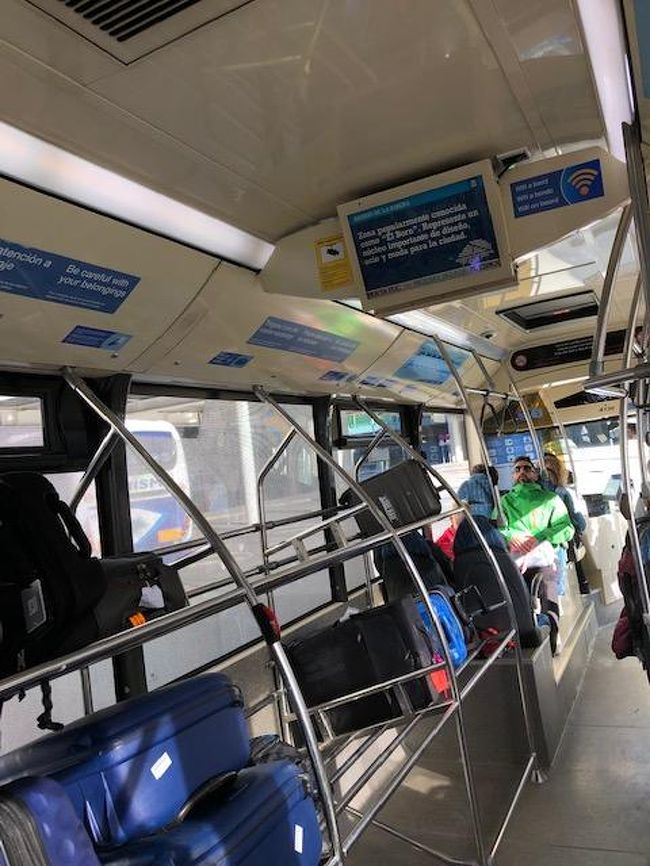 で定刻より早くエルプラット国際空港に初上陸。<br />迷うこともなくAero Busにて市内に。