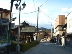　飯坂温泉街を通過。