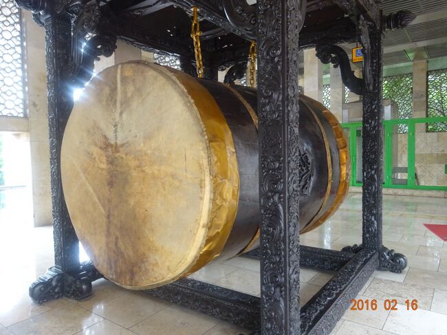 大きな太鼓が吊るしてありました　