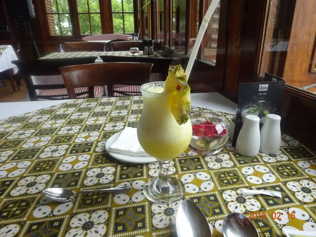 最初にパイナップルジュースを飲みました