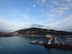 旅の6日目、クルーズ4日目。
MSCシンフォニアはバルセロナ港に戻って来ました。