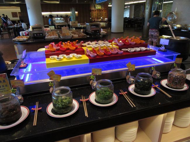 品数は豊富で、洋食、素食(ベジタリアン向け）など選びきれないほどあった。<br />