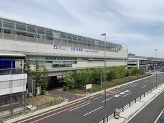 13:05　定刻通りに伊丹空港に到着しました。
まずはモノレールで蛍池に向かいます。