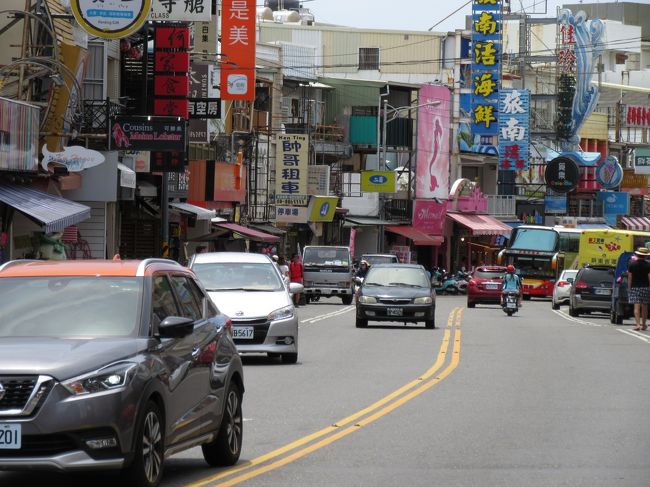 墾丁派出所バス停で下車。日曜日なので、結構観光客が多い。