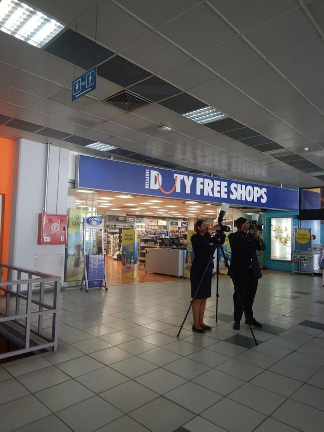 一応国際港なのか中は空港と一緒で免税なんですね。