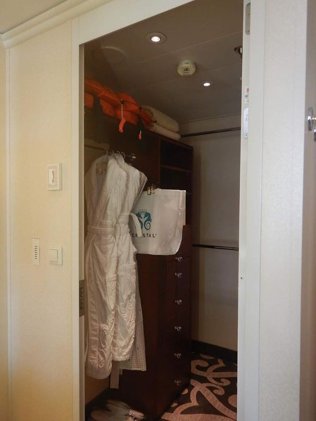 ウォークインクローゼットまである！！！<br />１週間の長旅なので、これはありがたいです。