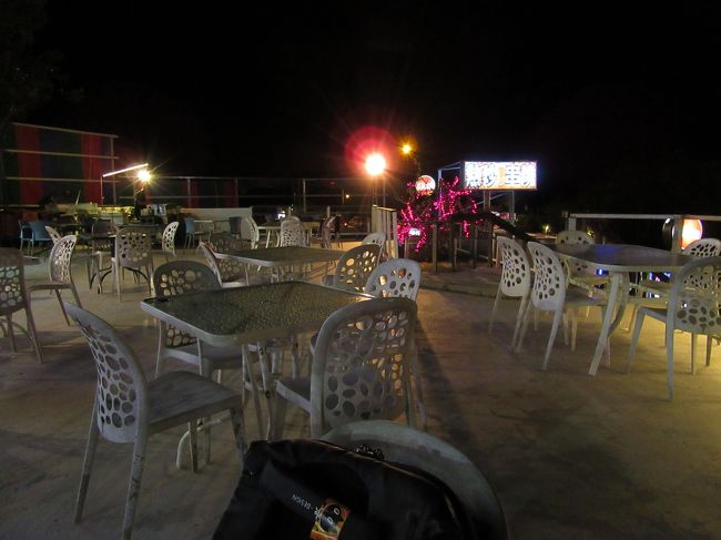 ビアガーデンみたいに雰囲気は良かった。オーダー票に自分で書き込み注文する。店員の女の子は大変感じが良かったです。でもお客さんが全くいなく嫌な予感。