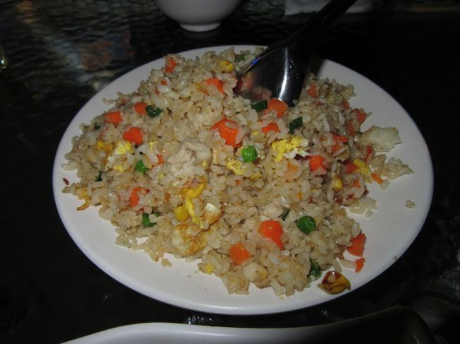 炒飯。<br />ミックスベジタブル使っている・・