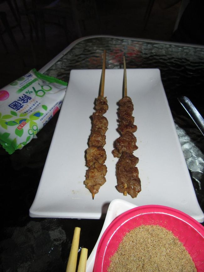 串焼き。冷凍物？パサパサ・・妻も無言・・。