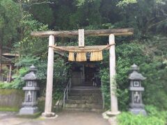 続いて荒立神社。

くしふる神社から歩けるそうなのだがひ弱なので車で移動。

ちょうどご祈祷をしている最中で、タイミングが良いというのか悪いというのか…

拝殿の写真は撮りづらく諦め、お邪魔にならないように手短かに参拝。


