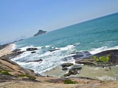 【リオデジャネイロの美しい海岸、Barra da Tijuca】

でも、波が荒い場所も多くあります。