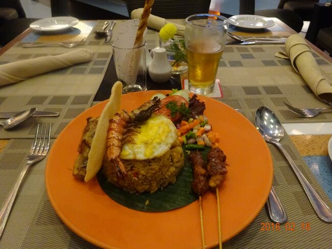 肉料理です　　ホテル近くには飲食店が少なく止むを得ずホテルでの食事となりました