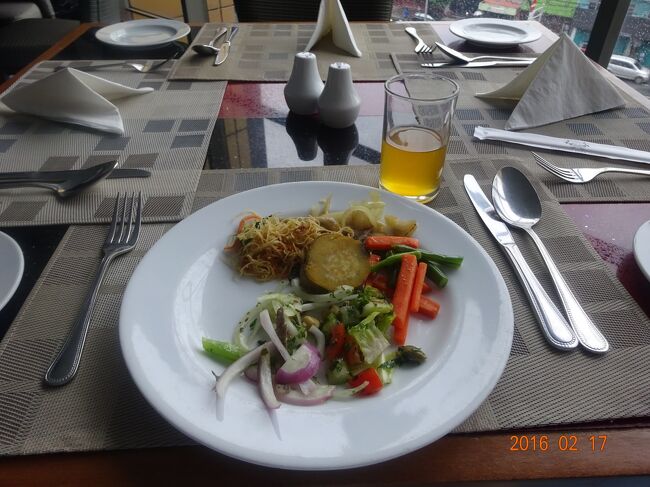 翌朝のホテルでの朝食　　