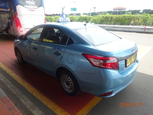 ジャカルタの空港にはホテルからタクシーを利用しましたが、渋滞もなくスムーズな移動でした