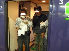 そしてついについに錦糸町へ到着。

BTSさまと私が後ろ髪を引かれる思いで下車。デッキではみなさまがお見送りに出て来ていただきました。