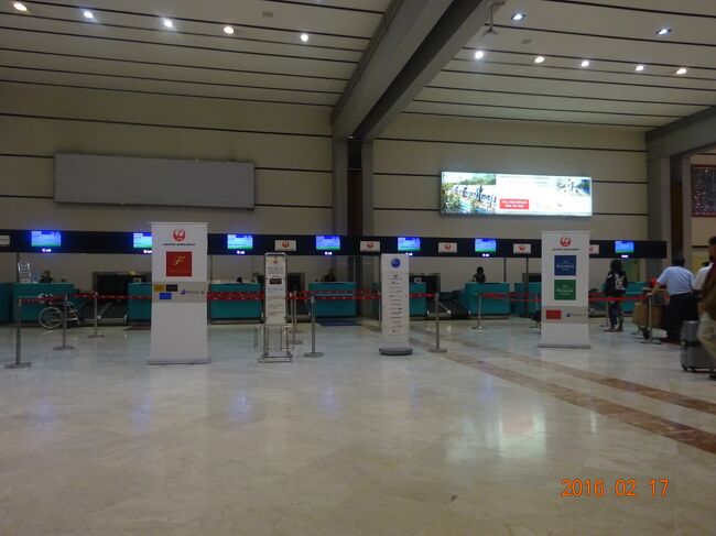 ＪＡＬのカウンター前の様子です