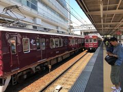 蛍池駅から阪急で梅田を目指します。