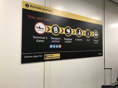 ツアーではなく個人手配の旅なので、いつも緊張のトランジット。
看板等はよーく見て、忘れないよう写メもします。