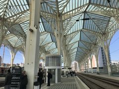 オリエンテ駅のホーム。ポルトのカンパーニャ駅を目指します。