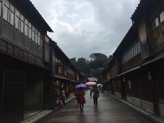 3日目はあいにくの雨。
ひがし茶屋街を散策。
