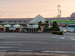 宇和島から特急宇和海にて、１時間半ほどで松山駅に到着です。本日の宿は、道後温泉なので、路面電車で道後温泉へ。