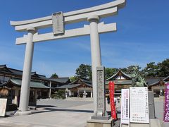 広島城横にある広島護国神社。
カープの選手がお参りに来るそうです。