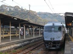 佐伯駅前の旅館に１泊して、佐伯駅発６時１８分の普通電車で出発。
下りの普通電車は１日１本しかないので、この電車が始発であり、終電です。
やはり特急電車を使った普通電車でした。