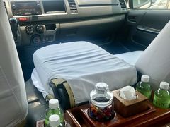 イミグレ通過したところに、アマンタカのスタッフが２人お迎えに来ています。

私たちのほか、日本人の女性２人組が同じ便だったのですが、それぞれ別の車でホテルまで。
さっすが～