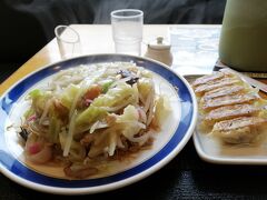 雨は止んでいたのですが、昼を食べている最中に降りだしてきました。

リンガーハットで朝食兼昼を食べます。