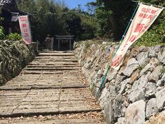 ご飯を食べて再び散策
願い石で有名？な神社にきました。