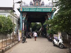 そしてこちらは大きなHindu寺院

Arulmigu Manakula Vinayagar Temple 
ガネーシャ