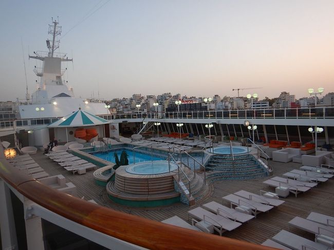 そこまで大きくはないのですが真ん中のジャグジーとかお酒飲みながら入ると気持ちよさそうです。