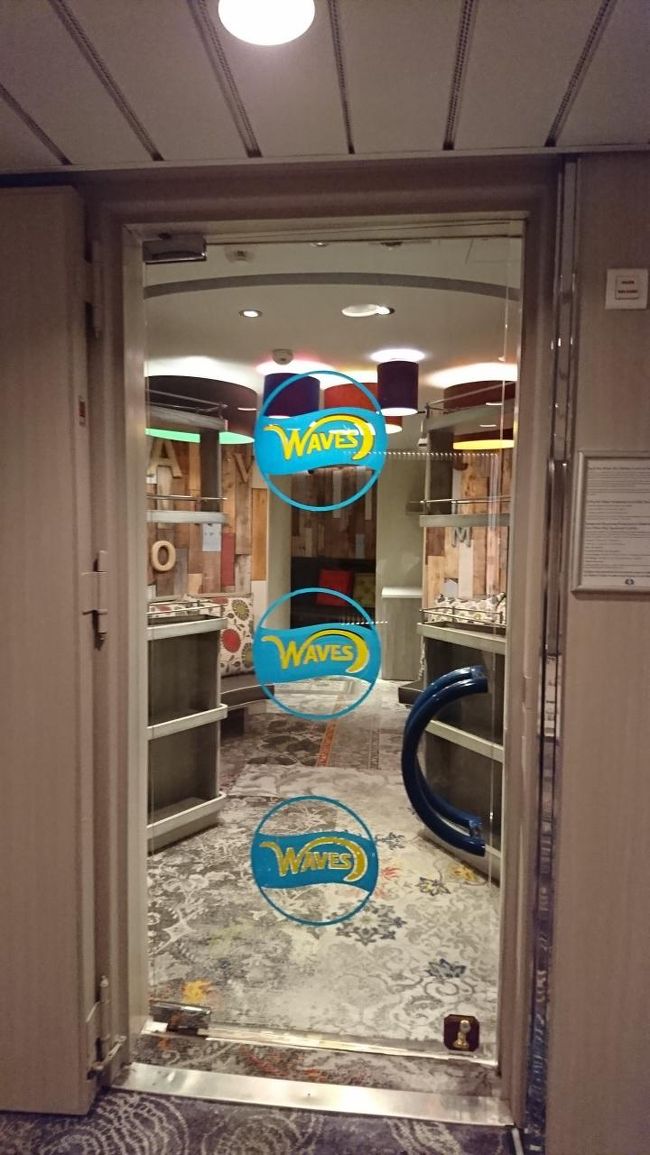 理髪室・・・中にはレストラン・ショップの他スパやこのような施設が揃っているのでまるで動くホテルですね。