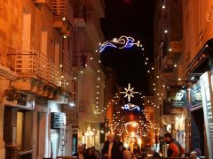 レストランやバルが並ぶ通りはいい雰囲気