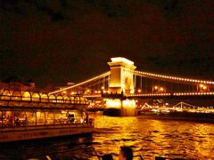 黄昏のドナウ川とくさり橋（ブタペスト）