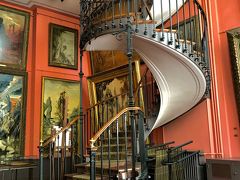 モロー美術館の螺旋階段。こんなに完璧なフォルムの螺旋階段を見たことがない。ため息が出てくる。これが自宅とは。さすがモロー。