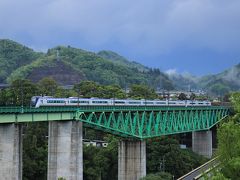 中央本線鳥沢駅近くにある新桂川橋梁。