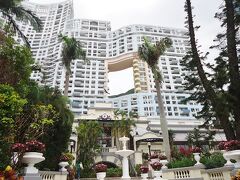 レパルスベイに着きました。前のビーチは泳ぐ人で賑わっていました。