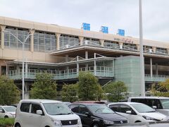 新潟駅のバス停は以前は主に万代口が使用されていた。最近、駅高架化とともに南口の整備も続く。新潟空港へのリムジンバスは南口から。