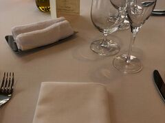 夕食はタテルヨシノ監修のフレンチレストランで、ムニュ・デギュスタシオン。