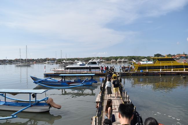 3日目はレンボンガン島へ。ホテルに迎えが来てくれて、スピードボートで向かいます。
