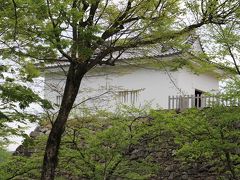伊勢亀山城を、訪れました。
1590年 岡本良勝氏が築城したといわれ、平成21～24年「平成の大修理」として復元されたようです。