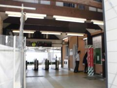 山梨市（やまなしし）駅



該駅は、明治３６年（１９０３年）６月１１日開業である。
但し、開業当時は 日下部（くさかべ）驛と称した。
該駅開設時は、鉄道利用が無くとも鉄道の利便性に対する認識が有った事もあり、東山梨郡内では熾烈な停車場誘致運動が繰り広げられ、最終的に日下部村地区に設置が決定した。
該駅に於ける主要発送品は米、及び、農作物だったが、昭和５７年（１９８２年）１１月１５日附時刻改正時に廃止された。
現駅名改称は、昭和３７年（１９６２年）１月１５日附である。
https://www.jreast.co.jp/estation/station/info.aspx?StationCd=1609