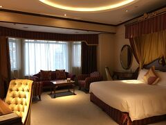 マカオでの宿はホテルリスボア。
一泊1万ちょいで安かったです。