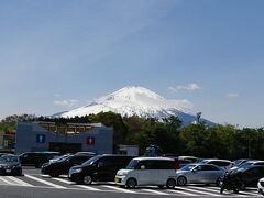 4月28日　（日）
はれ

朝　自宅を出発して、合計２０ｋｍ以上の渋滞を乗り越えやってきました足柄ＳＡ
ここからの富士山の眺めがすばらしくてね～ついパチリ！

