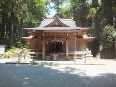 最初の浅間神社は静岡県裾野市須山に鎮座する須山浅間神社。「富士山－信仰の対象と芸術の源泉」の構成資産の一部として世界文化遺産に登録されています。
土日祝日はボランティアガイドの方が一人でも案内してくれるので非常に興味深い話を聞くことができます。